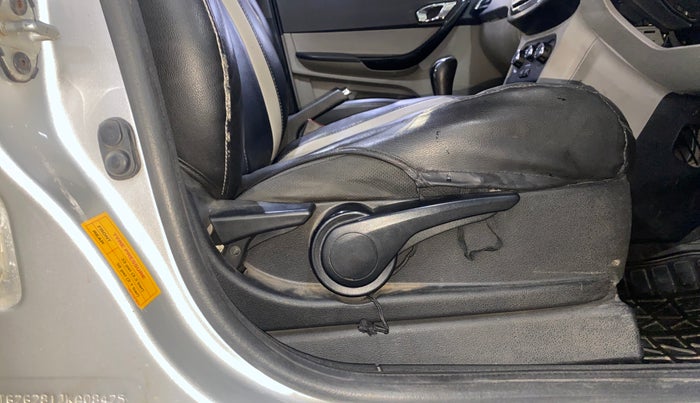 2018 Tata Tiago XZ PETROL, Petrol, Manual, 72,616 km, Driver Side Adjustment Panel
