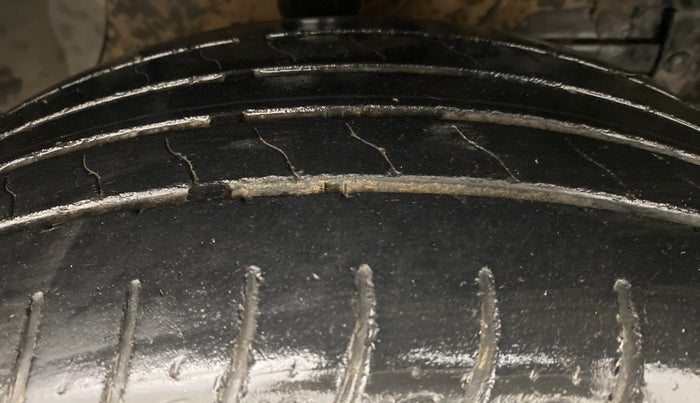 2018 Maruti Vitara Brezza ZDI+ DUAL TONE AMT, Diesel, Automatic, 62,641 km, Right Front Tyre Tread