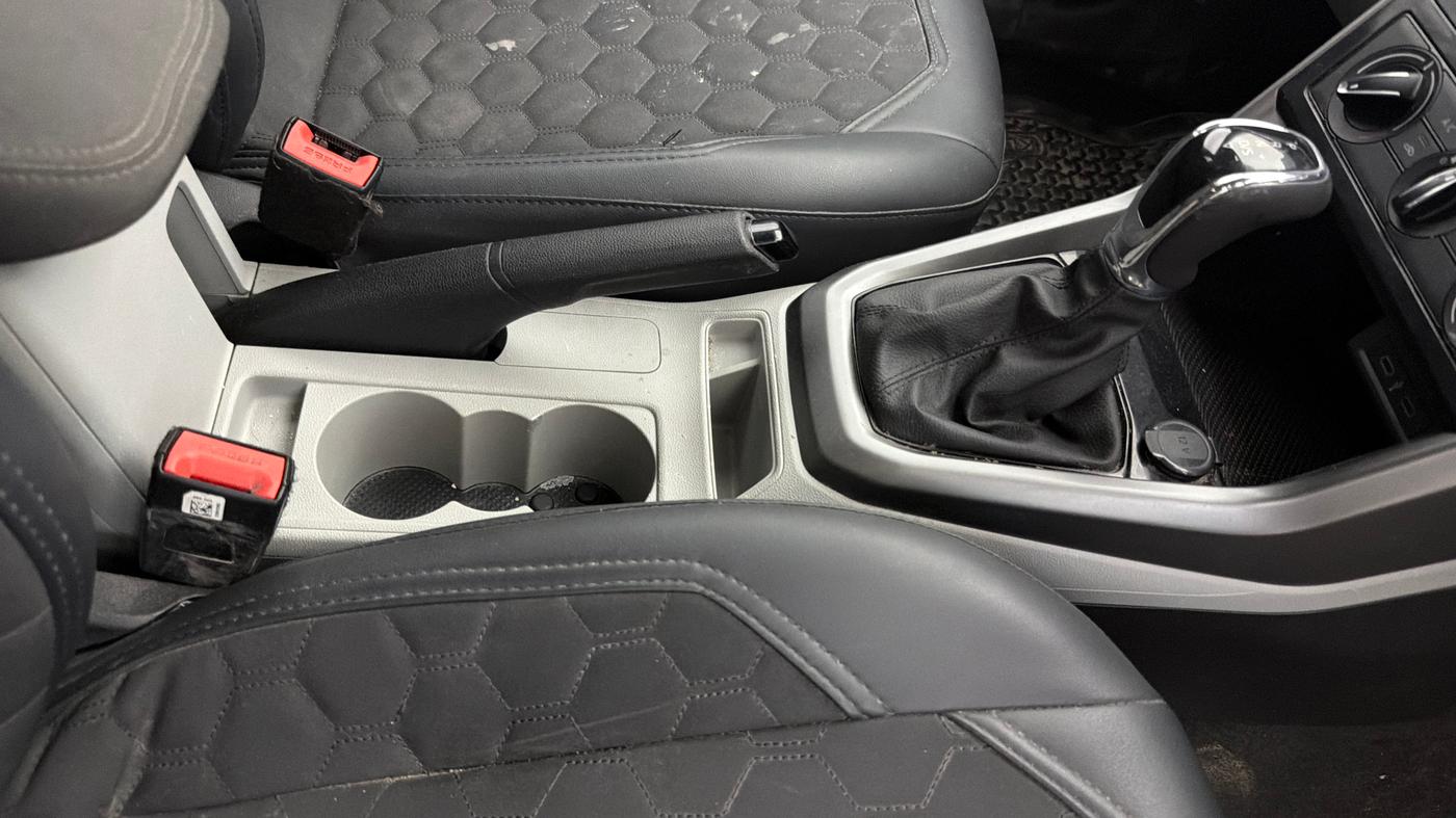 2022 Skoda KUSHAQ AMBITION 1.0L TSI AT, Petrol, Automatic, 57,355 km, Gear Lever
