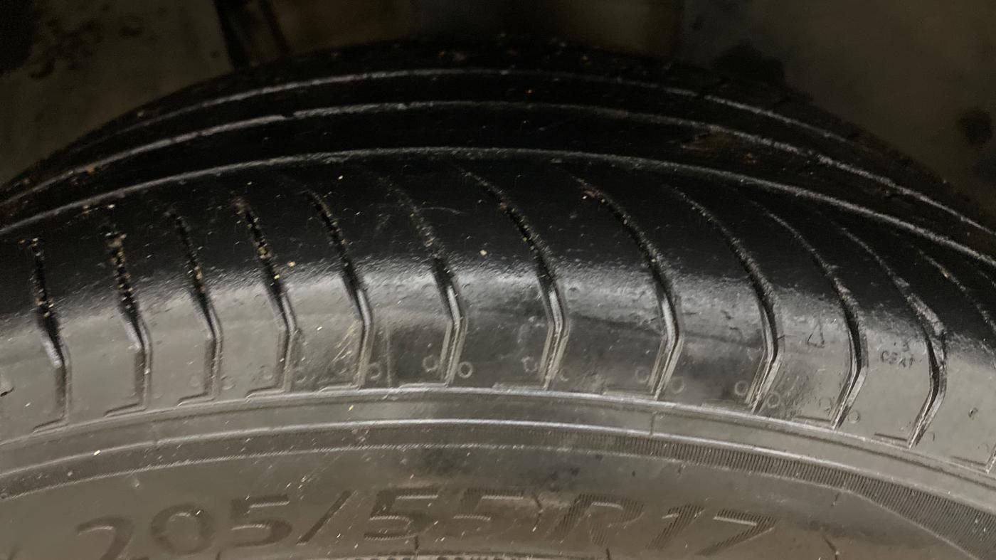 2021 Skoda KUSHAQ STYLE 1.0L TSI MT, Petrol, Manual, 1,02,904 km, Right Front Tyre Tread