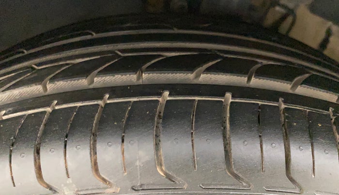 2019 Volkswagen Ameo HIGHLINE PLUS 1.5L AT 16 ALLOY, Diesel, Automatic, 33,515 km, Left Front Tyre Tread