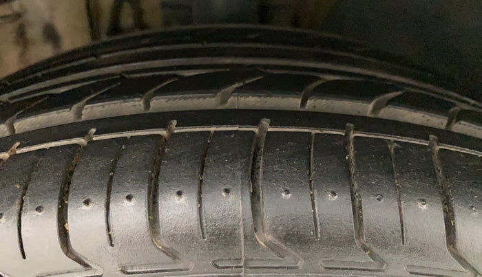 2019 Volkswagen Ameo HIGHLINE PLUS 1.5L AT 16 ALLOY, Diesel, Automatic, 33,515 km, Right Front Tyre Tread