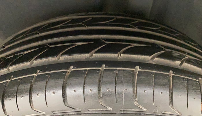 2019 Volkswagen Ameo HIGHLINE PLUS 1.5L AT 16 ALLOY, Diesel, Automatic, 33,515 km, Left Rear Tyre Tread