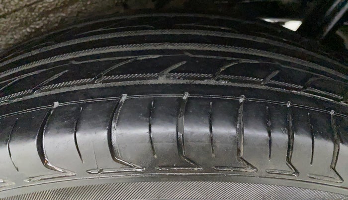 2018 Maruti Wagon R 1.0 LXI CNG, CNG, Manual, 59,616 km, Right Front Tyre Tread