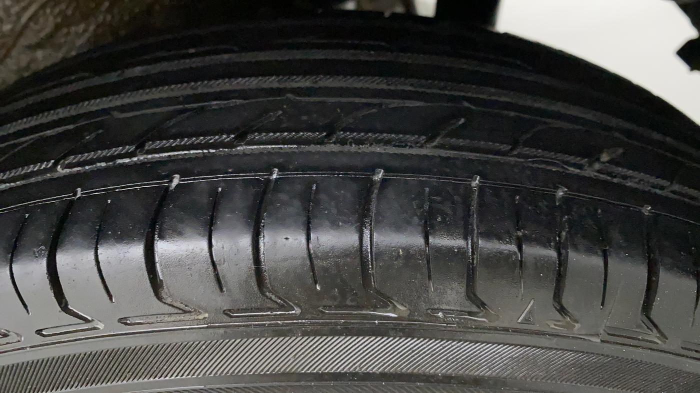 2018 Maruti Wagon R 1.0 LXI CNG, CNG, Manual, 59,616 km, Left Front Tyre Tread