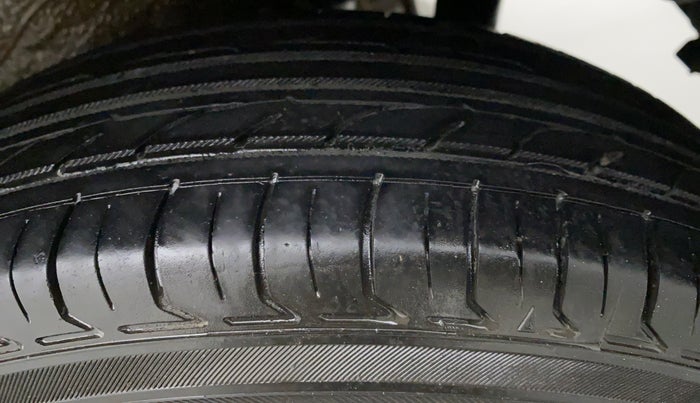 2018 Maruti Wagon R 1.0 LXI CNG, CNG, Manual, 59,616 km, Left Front Tyre Tread