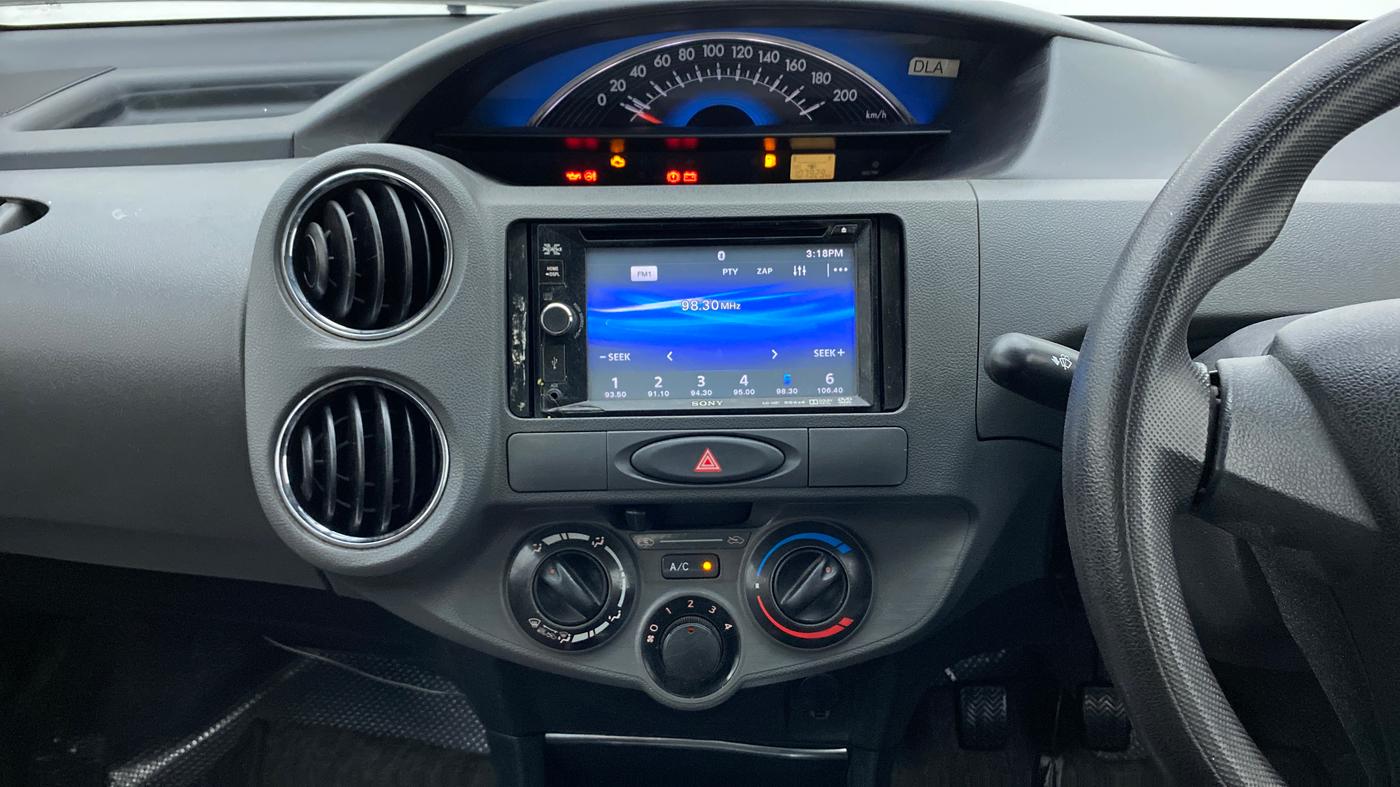 2013 Toyota Etios Liva GD, Diesel, Manual, 1,07,929 km, Air Conditioner