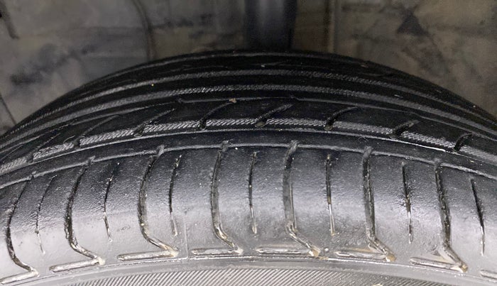 2013 Toyota Etios Liva GD, Diesel, Manual, 1,07,929 km, Left Front Tyre Tread