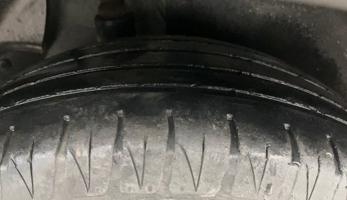 2016 Hyundai Creta SX PLUS 1.6 PETROL, CNG, Manual, 93,797 km, Right Rear Tyre Tread