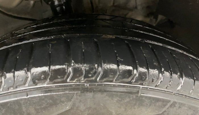 2016 Hyundai Creta SX PLUS 1.6 PETROL, CNG, Manual, 93,797 km, Right Front Tyre Tread