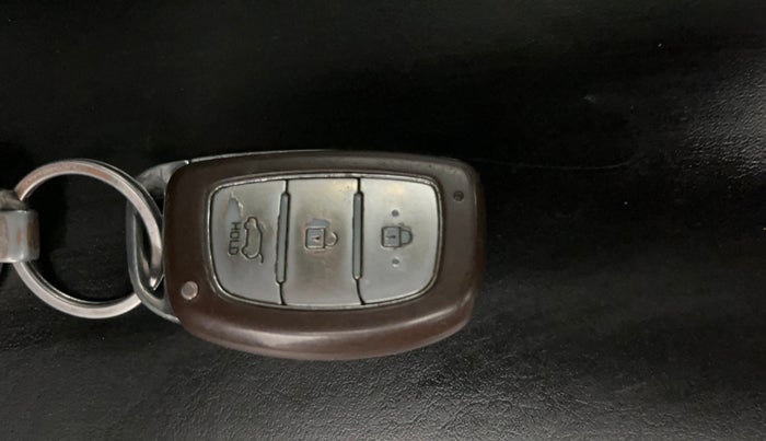 2016 Hyundai Creta SX PLUS 1.6 PETROL, CNG, Manual, 93,797 km, Key Close Up