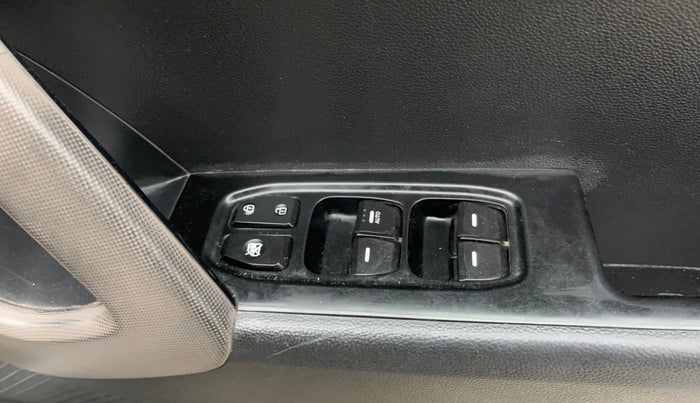 2016 Hyundai Creta SX PLUS 1.6 PETROL, CNG, Manual, 93,797 km, Driver Side Door Panels Control