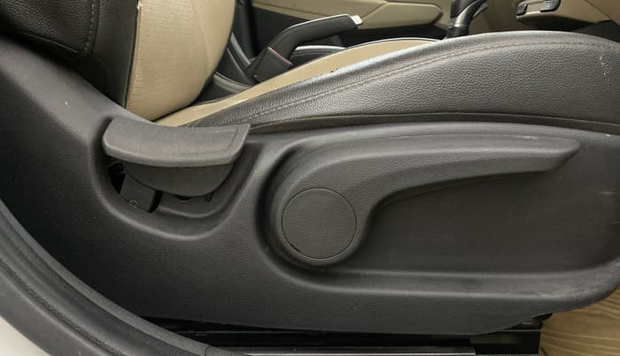 2017 Hyundai Verna 1.6 VTVT SX (O) AT, Petrol, Automatic, 51,957 km, Driver Side Adjustment Panel