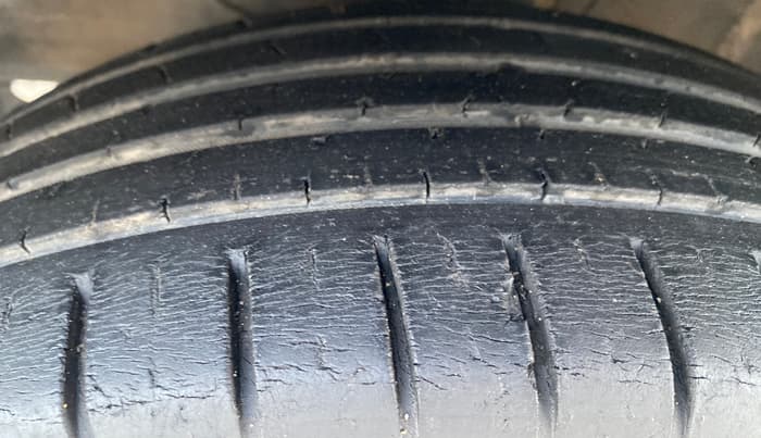2019 Maruti Baleno ZETA PETROL 1.2, Petrol, Manual, 55,588 km, Left Front Tyre Tread