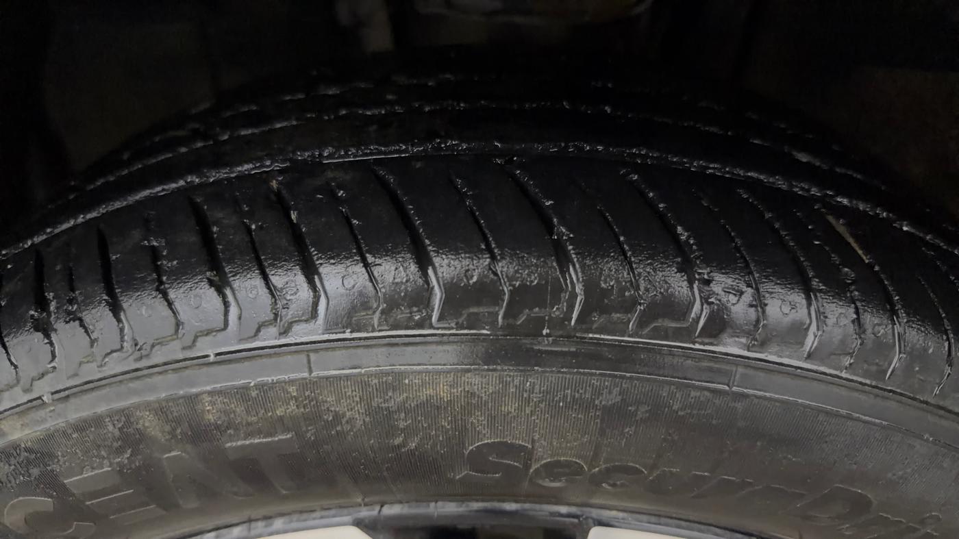 2022 Nissan MAGNITE XV PREMIUM TURBO CVT, Petrol, Automatic, 56,214 km, Left Front Tyre Tread
