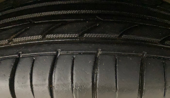 2018 Maruti New Wagon-R VXI (O) 1.0, Petrol, Manual, 51,314 km, Right Front Tyre Tread