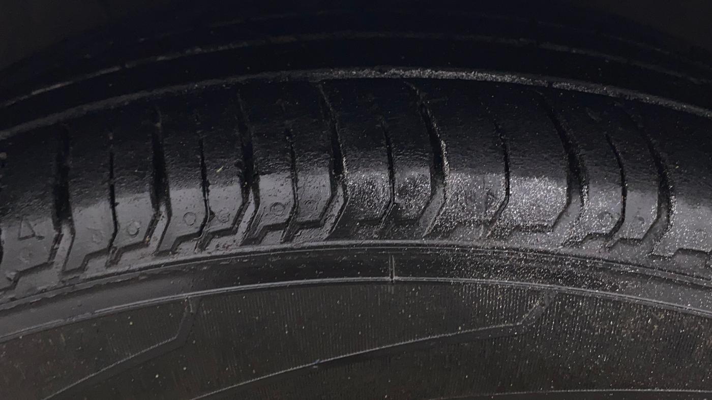 2021 Hyundai NEW I20 ASTA 1.2 AT, Petrol, Automatic, 1,02,328 km, Left Front Tyre Tread