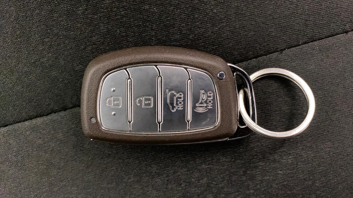 2021 Hyundai NEW I20 ASTA 1.2 AT, Petrol, Automatic, 1,02,328 km, Key Close Up