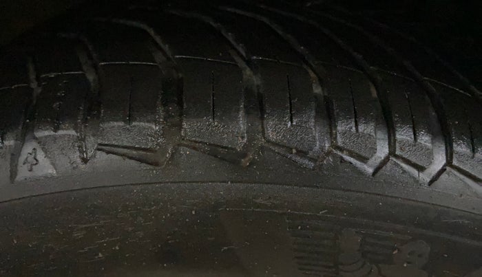 2019 Nissan Kicks XV PREMIUM (O) DIESEL, Diesel, Manual, 1,39,290 km, Left Rear Tyre Tread