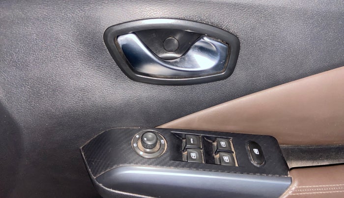 2019 Nissan Kicks XV PREMIUM (O) DIESEL, Diesel, Manual, 1,39,290 km, Driver Side Door Panels Control