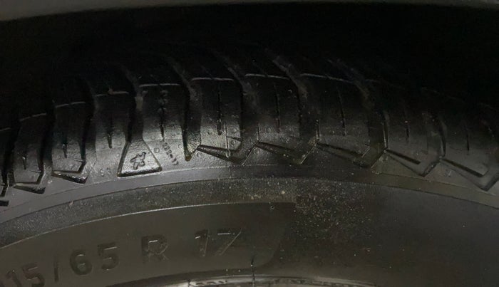 2019 Nissan Kicks XV PREMIUM (O) DIESEL, Diesel, Manual, 1,39,290 km, Left Front Tyre Tread