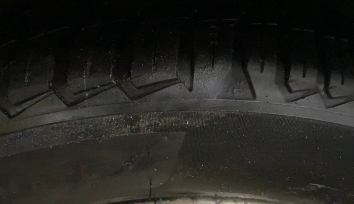 2019 Nissan Kicks XV PREMIUM (O) DIESEL, Diesel, Manual, 1,39,290 km, Right Front Tyre Tread