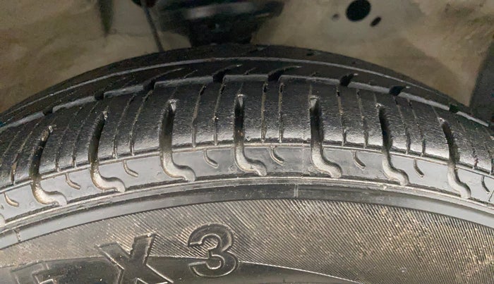 2015 Maruti Wagon R 1.0 VXI, Petrol, Manual, 73,079 km, Right Front Tyre Tread