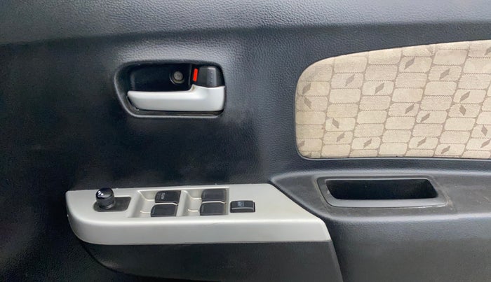 2015 Maruti Wagon R 1.0 VXI, Petrol, Manual, 73,079 km, Driver Side Door Panels Control