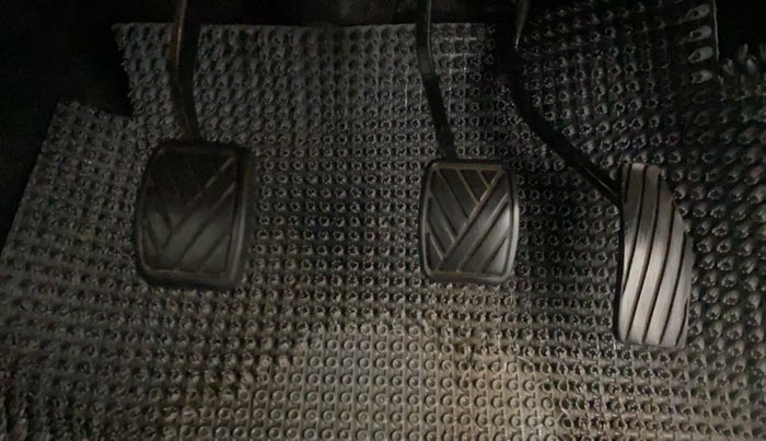 2015 Maruti Wagon R 1.0 VXI, Petrol, Manual, 73,079 km, Pedals