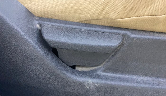 2016 Hyundai Eon ERA +, Petrol, Manual, 35,872 km, Driver Side Adjustment Panel