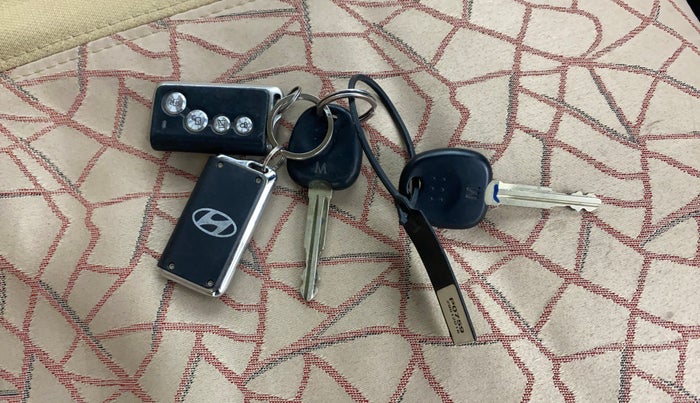2016 Hyundai Eon ERA +, Petrol, Manual, 35,872 km, Key Close Up