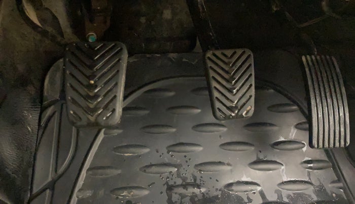 2016 Hyundai Eon ERA +, Petrol, Manual, 35,872 km, Pedals