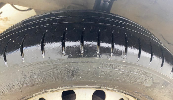 2016 Hyundai Eon ERA +, Petrol, Manual, 35,872 km, Left Front Tyre Tread