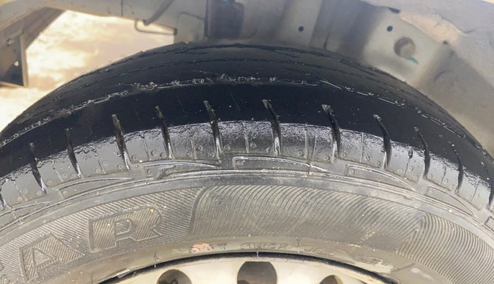 2016 Hyundai Eon ERA +, Petrol, Manual, 35,872 km, Right Rear Tyre Tread