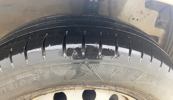 2016 Hyundai Eon ERA +, Petrol, Manual, 35,872 km, Right Front Tyre Tread