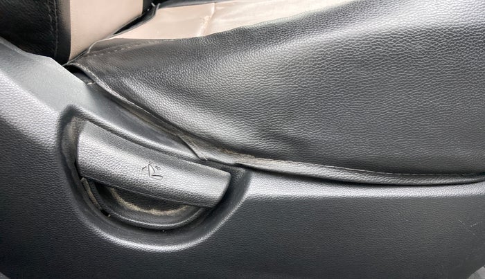 2016 Hyundai Grand i10 MAGNA 1.2 KAPPA VTVT, Petrol, Manual, 93,612 km, Driver Side Adjustment Panel