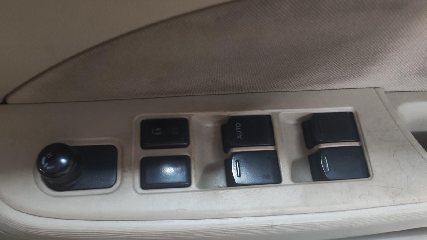 2017 Maruti Dzire VXI, Petrol, Manual, 49,504 km, Driver Side Door Panels Control
