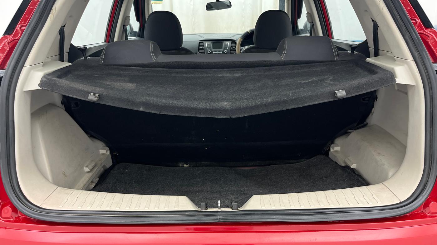 2022 Mahindra XUV300 W6 1.5 Diesel, Diesel, Manual, 72,136 km, Boot Inside