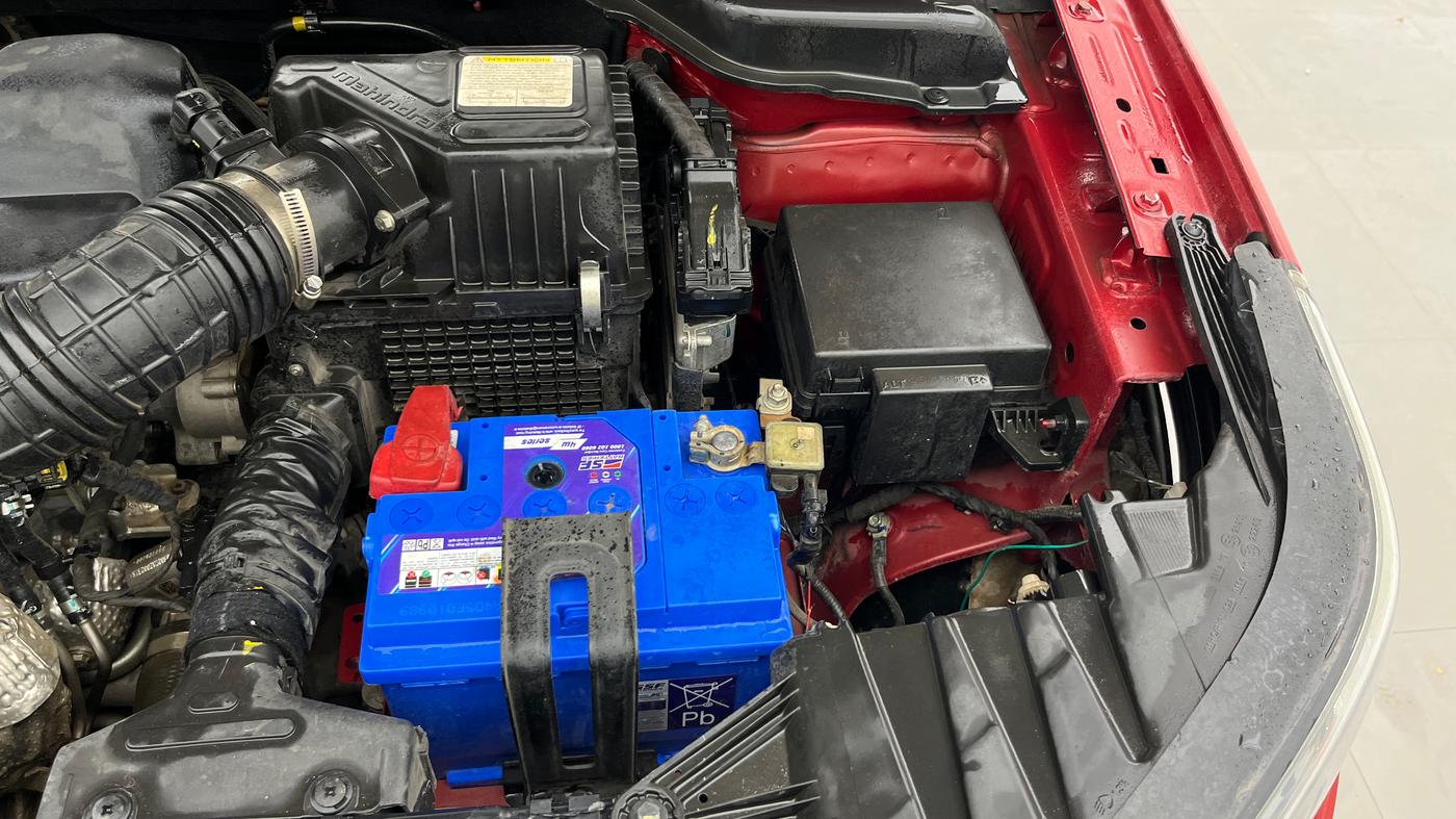 2022 Mahindra XUV300 W6 1.5 Diesel, Diesel, Manual, 72,136 km, Engine View - Left