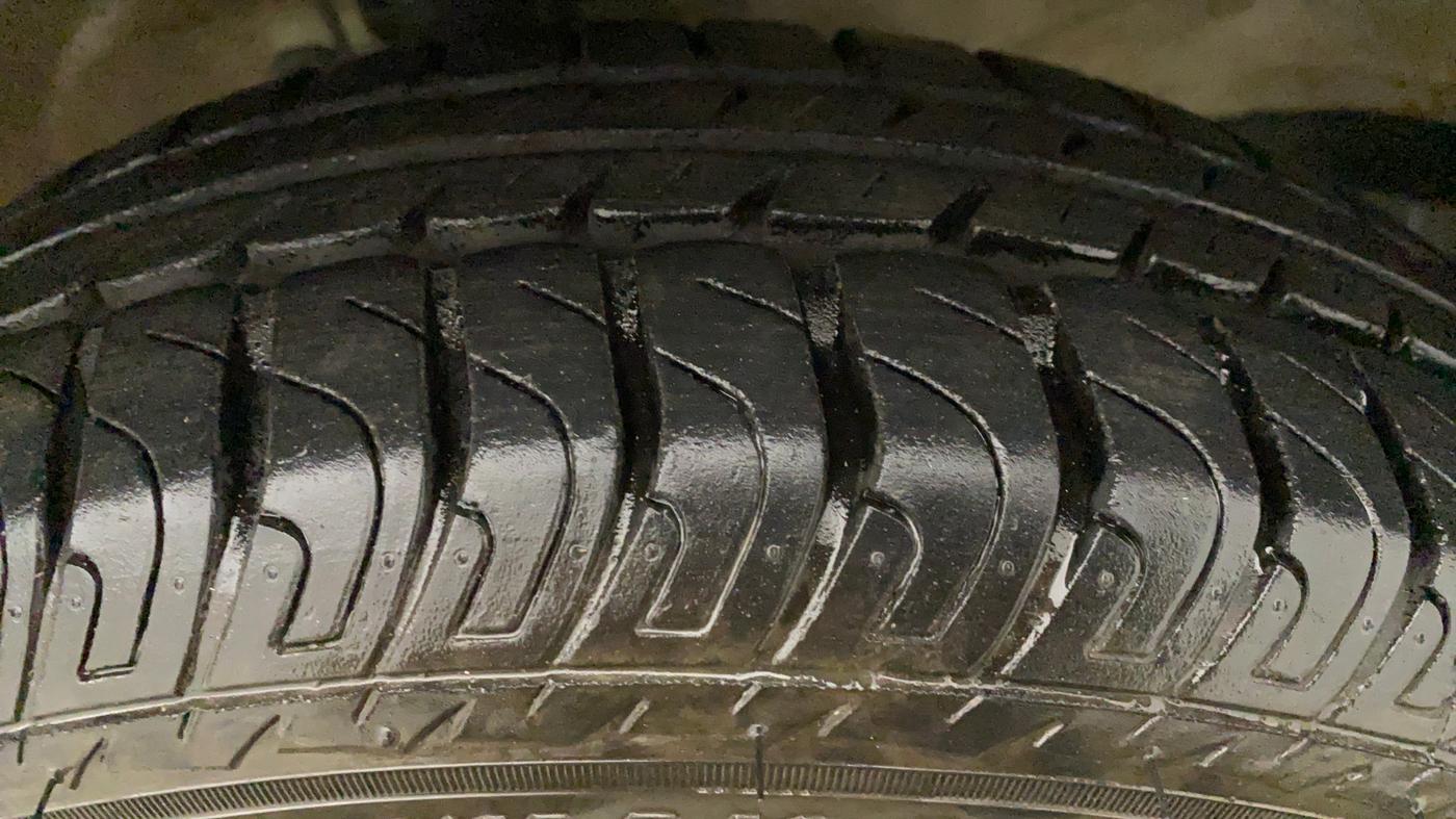 2013 Maruti Wagon R Stingray LXI, Petrol, Manual, 19,932 km, Left Front Tyre Tread
