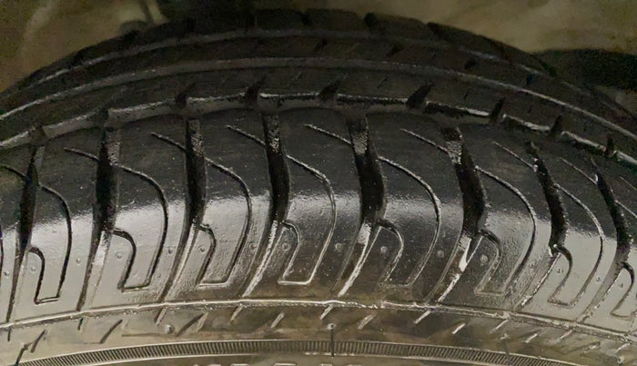2013 Maruti Wagon R Stingray LXI, Petrol, Manual, 19,932 km, Left Front Tyre Tread