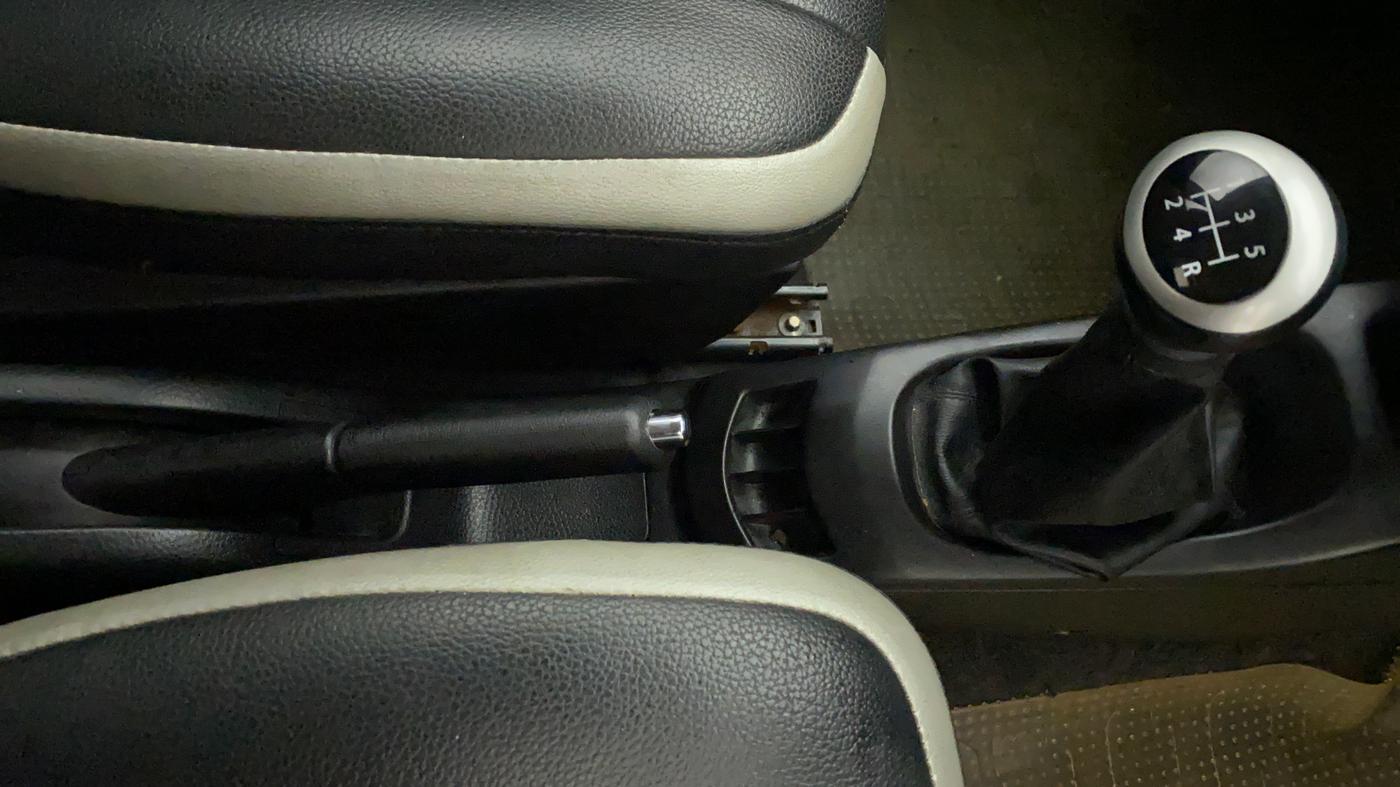 2013 Maruti Wagon R Stingray LXI, Petrol, Manual, 19,932 km, Gear Lever