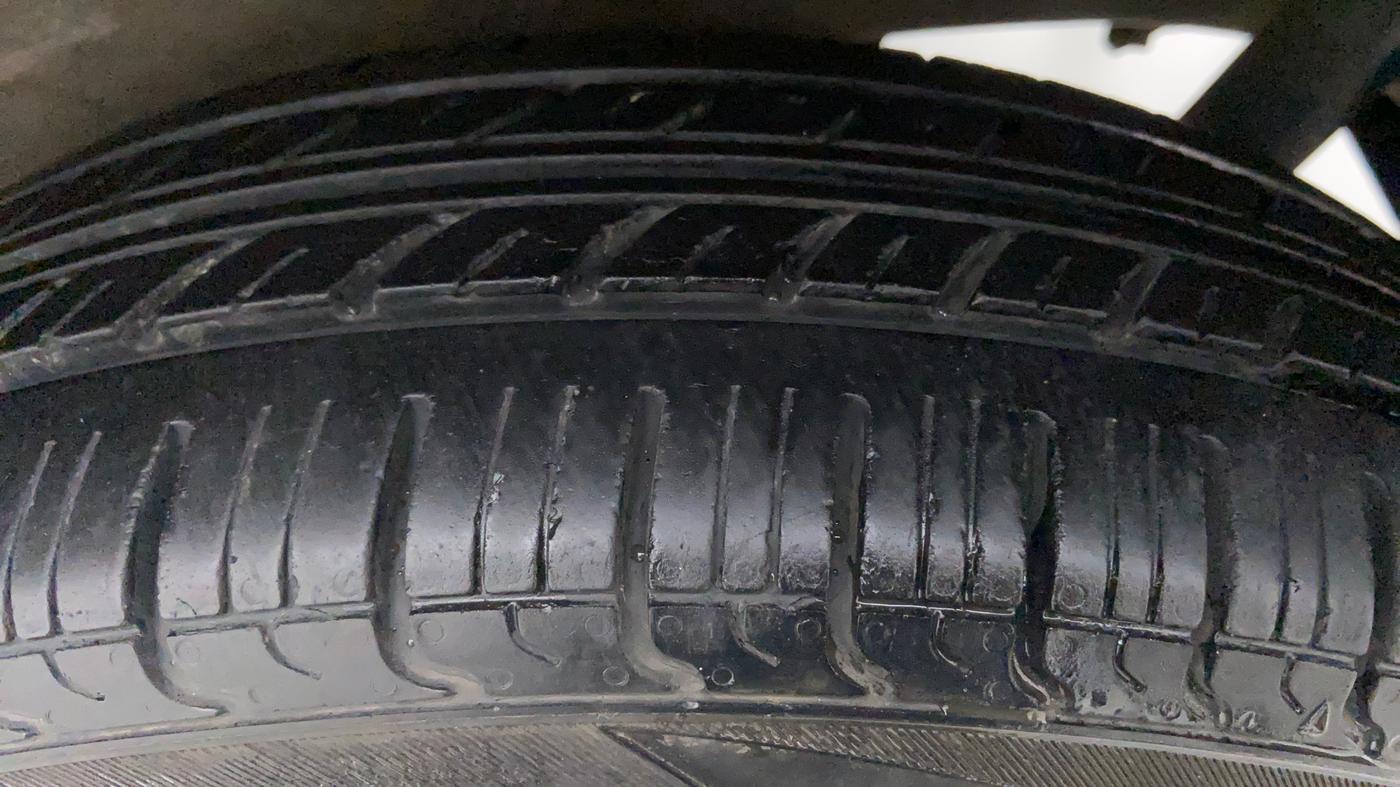 2018 Maruti Wagon R 1.0 LXI CNG, CNG, Manual, 69,638 km, Right Front Tyre Tread