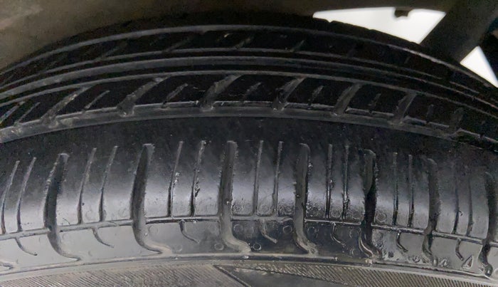 2018 Maruti Wagon R 1.0 LXI CNG, CNG, Manual, 69,638 km, Right Front Tyre Tread