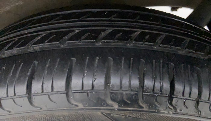 2018 Maruti Wagon R 1.0 LXI CNG, CNG, Manual, 69,638 km, Left Front Tyre Tread