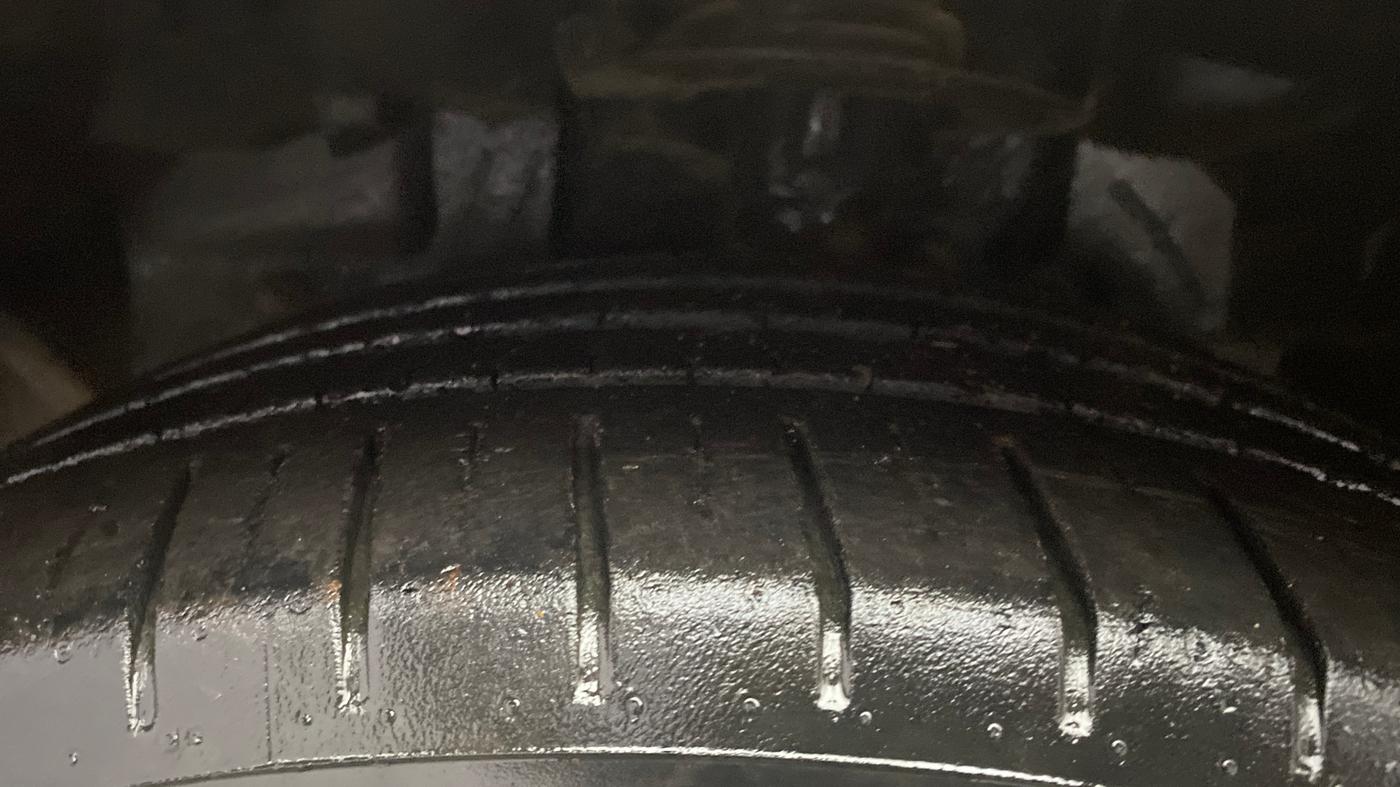2019 Ford Figo Aspire TITANIUM 1.2 PETROL, Petrol, Manual, 28,528 km, Left Front Tyre Tread