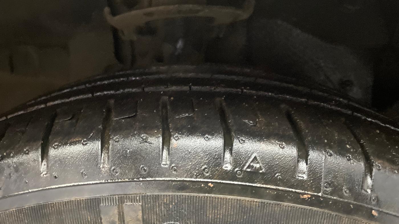 2019 Ford Figo Aspire TITANIUM 1.2 PETROL, Petrol, Manual, 28,528 km, Right Front Tyre Tread
