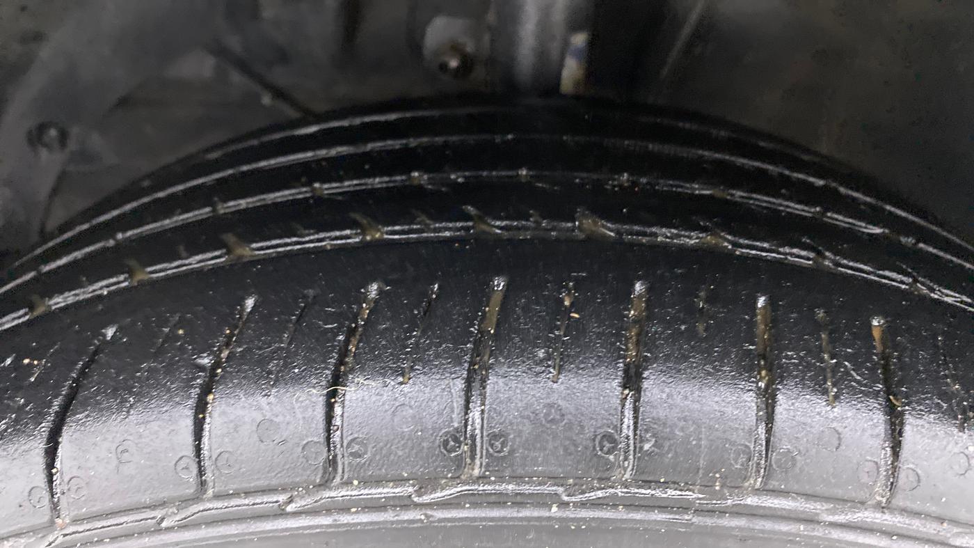 2017 Maruti Baleno ZETA PETROL 1.2, Petrol, Manual, 1,01,863 km, Left Front Tyre Tread