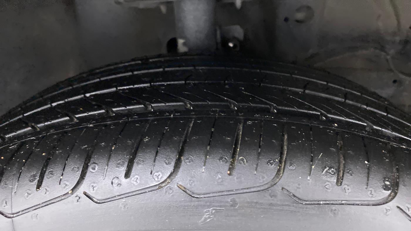 2017 Maruti Baleno ZETA PETROL 1.2, Petrol, Manual, 1,01,863 km, Right Front Tyre Tread