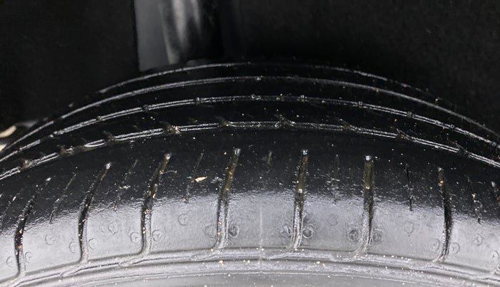 2017 Maruti Baleno ZETA PETROL 1.2, Petrol, Manual, 1,01,863 km, Right Rear Tyre Tread